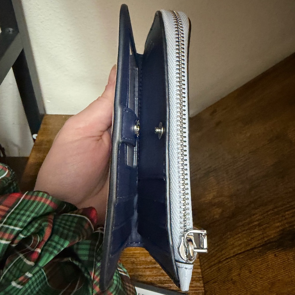 Kate Spade ♠️ Wallet - Picture 3 of 7